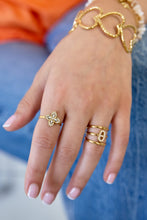 Laden Sie das Bild in den Galerie-Viewer, Flower Ring