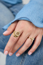 Laden Sie das Bild in den Galerie-Viewer, Circle Strass Ring