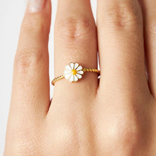 Laden Sie das Bild in den Galerie-Viewer, Daisy Ring